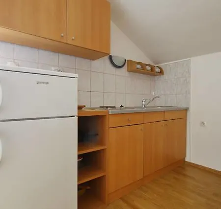 Apartament Skolj 3 *